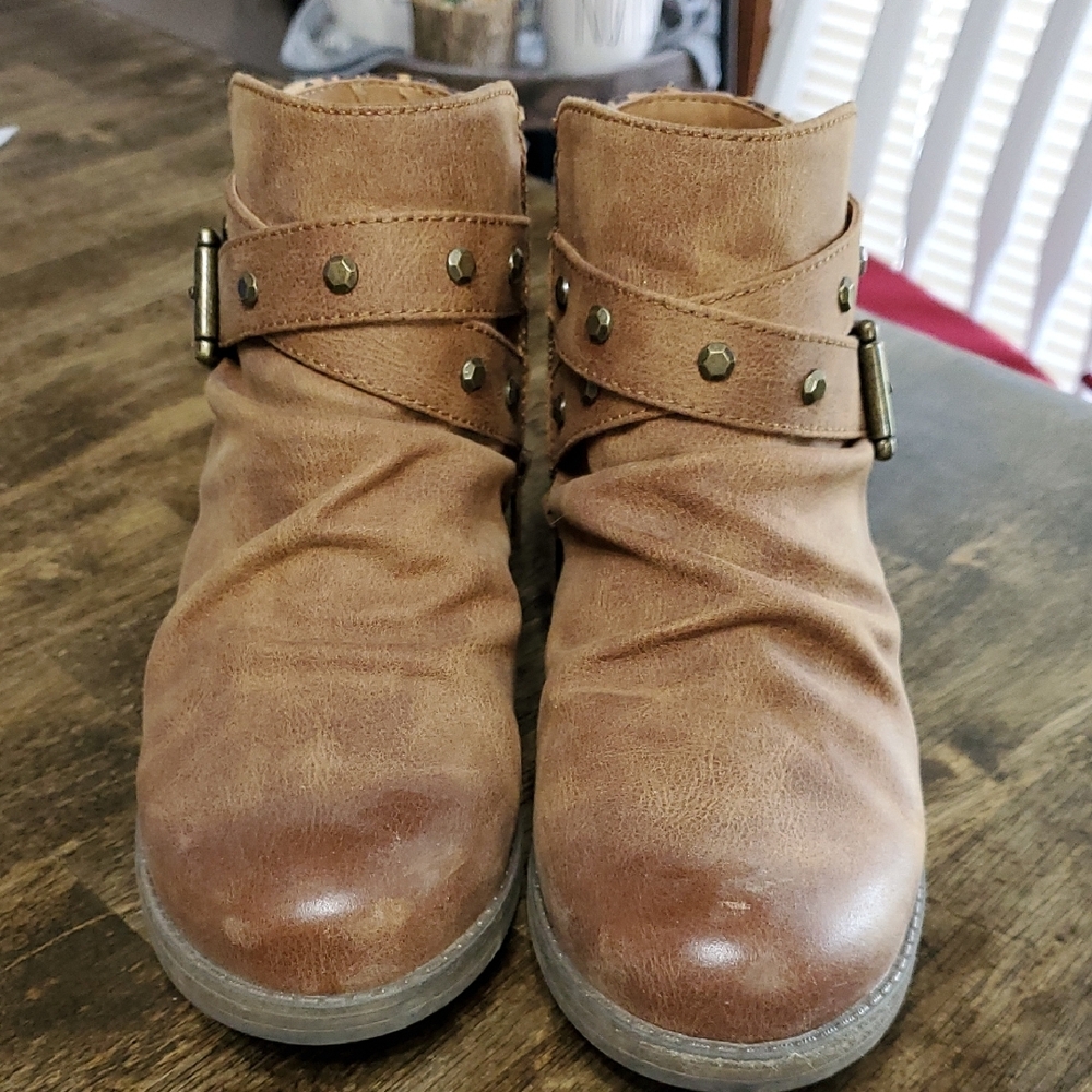 White Mountain Women's Size 6M, Brown Ankle Boots with Studded Straps